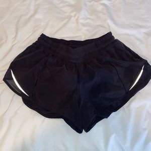 Lululemon hotty hot short 2.5” black